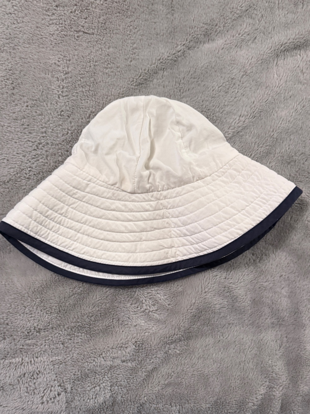 OZONE AWARE by Wendy Heather White & Navy Sun Bucket Hat | Stitched Brim
